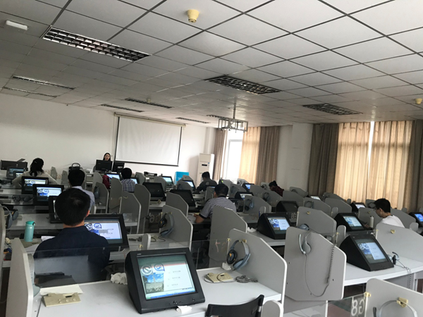 9 吴雅琦老师为麻豆传媒
（武汉）公派出国教师开展国别培训_副本.png